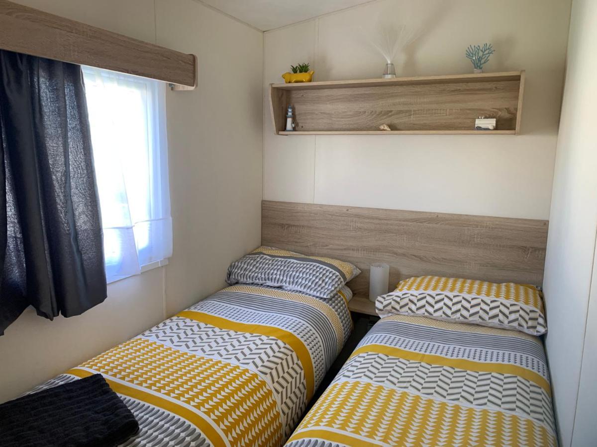 Delta Goodwood Caravan Selsey Extérieur photo